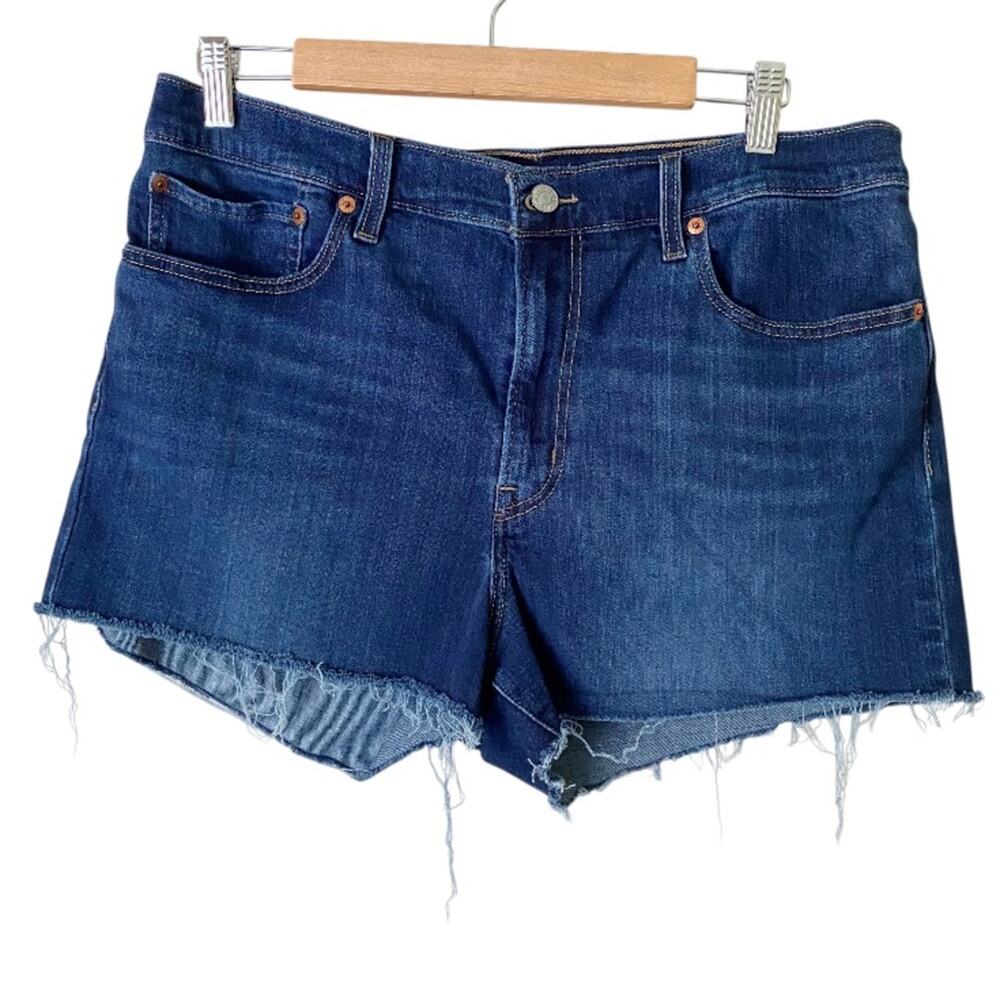 Levi’s | High Rise Raw Hem Denim Jean Shorts Summer Casual Size 33